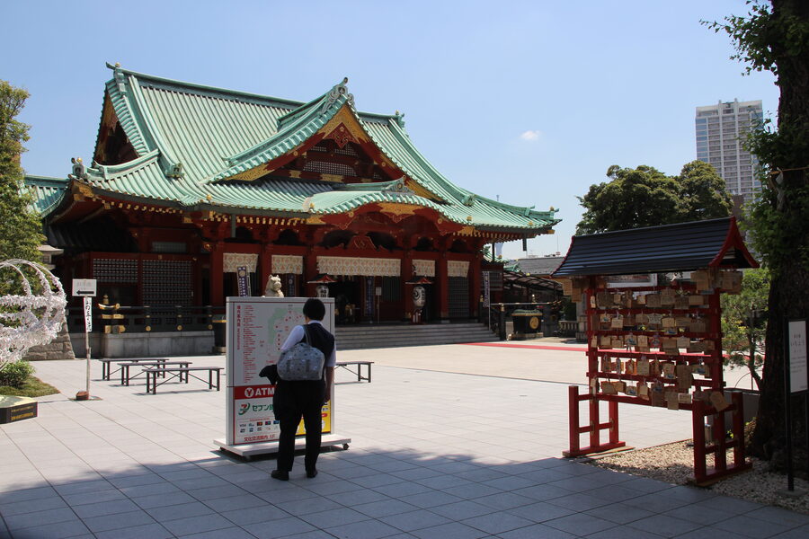 The vermilion-painted main worship hall (haiden) of Kanda Myojin shrine viewed from the courtyard.