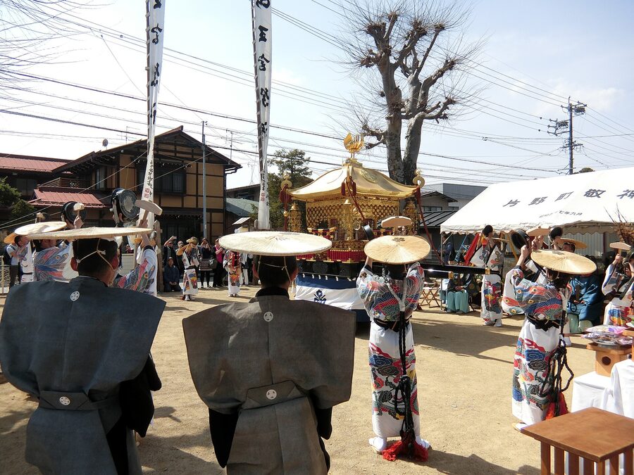 Tokeiraku rooster fight music players Takayama festival