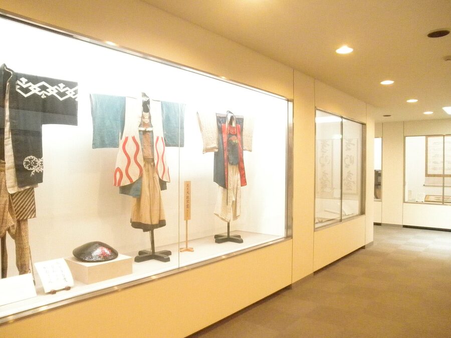Painted lacquer panel on a Takayama autumn yatai showing classical scene
