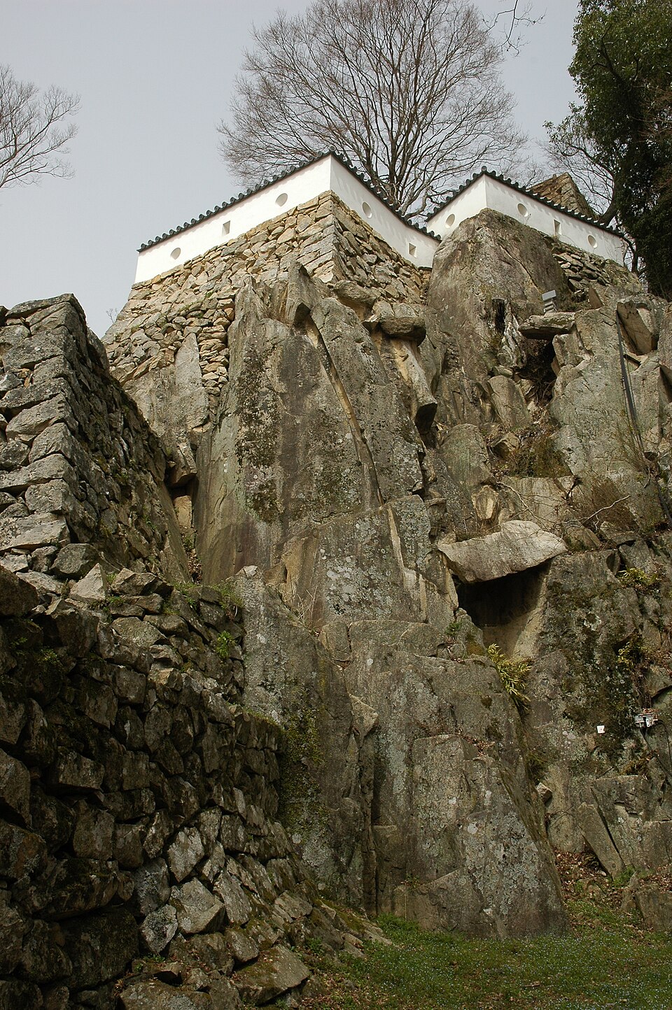 Bitchu Matsuyama Castle mountain trail approach showing the switchback path cut between Mimura-era stone walls leading up to the honmaru on the Komatsu peak