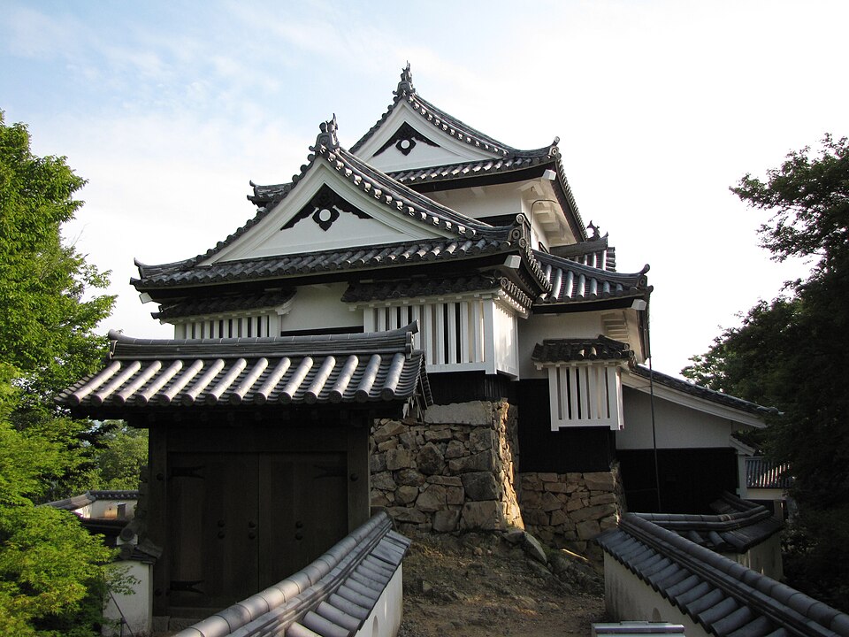 Bitchu Matsuyama Castle Udegi-mon gate with the 430 meter elevation sign at the entrance to the honmaru courtyard on Mount Gagyu