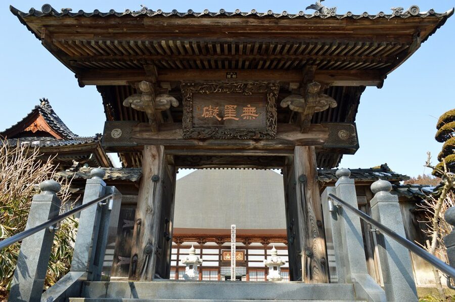 The Sanmon gate at Daitoku-ji temple in Kyoto, the Kinmokaku gate whose second floor housed the Rikyu statue that triggered the 1591 seppuku dispute