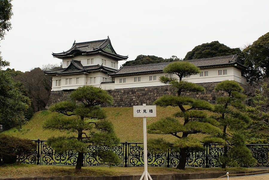 Fushimi-yagura corner turret of Edo Castle above the inner moat visible from the Nijūbashi viewing area