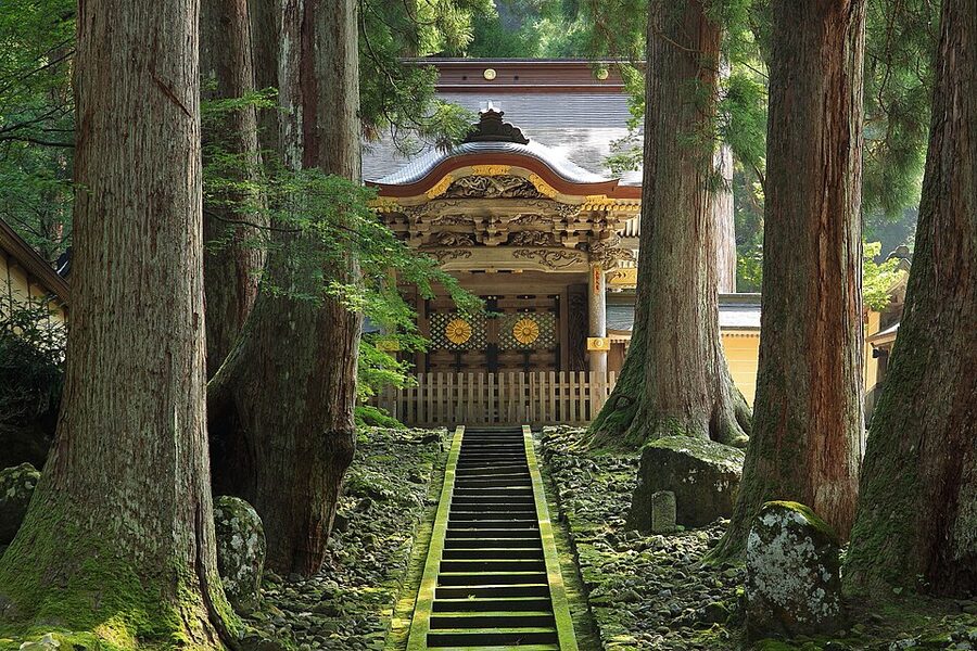 Chokushimon Imperial messenger gate at Eiheiji Soto Zen temple in Fukui Prefecture