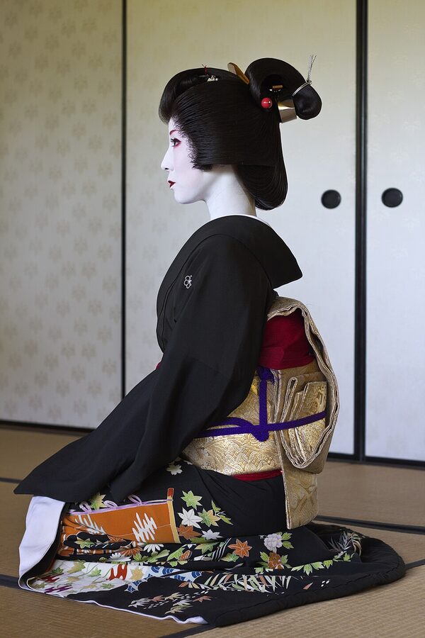Geiko Kimiha in full formal kimono Kyoto