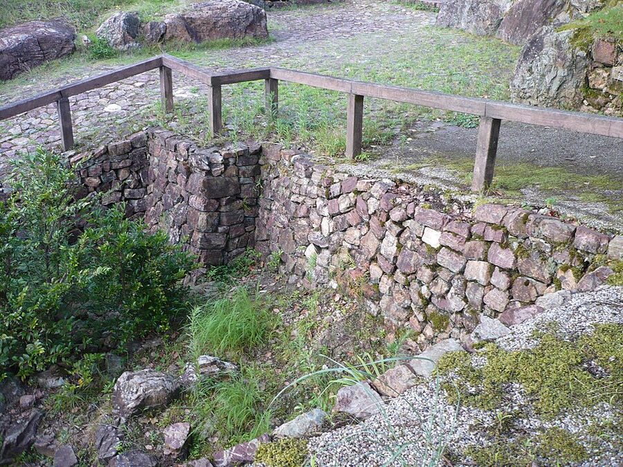 Archaeological excavation of Nobunagas mountain-base residence at Gifu Castle showing foundation stones, garden walls and the Senjojiki platform