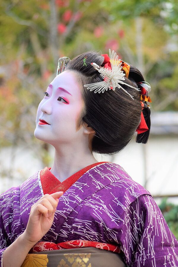 Gion Higashi maiko Hinayu at Seirai-in Temple