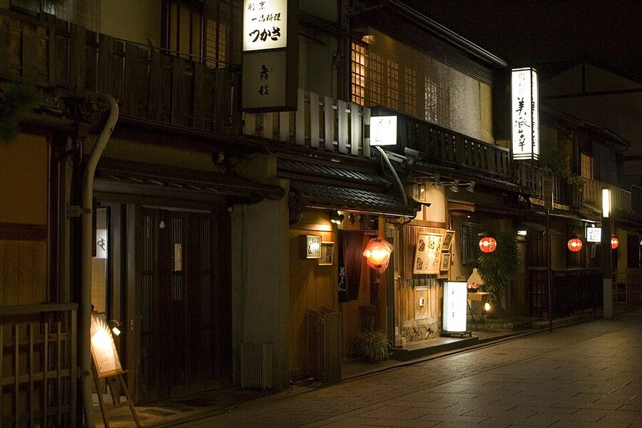 Gion Kobu Hanamikoji street evening