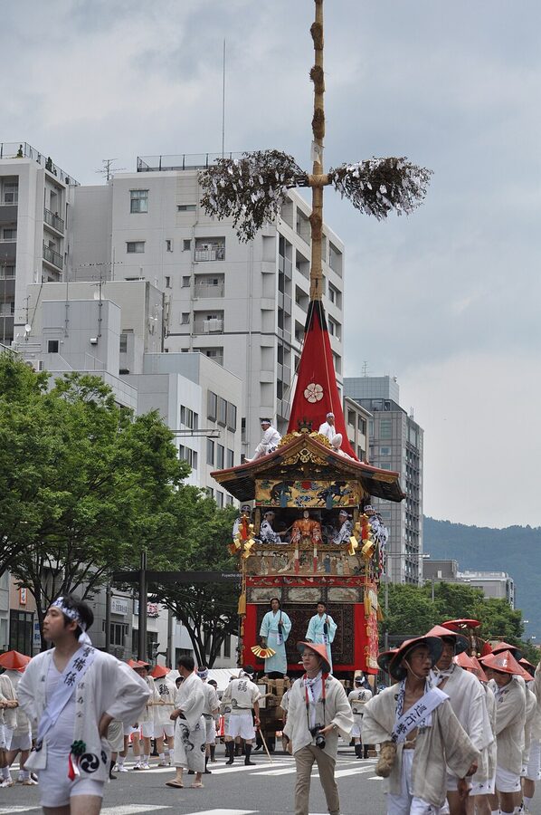 Tsujimawashi corner turn of a hoko float on wetted bamboo slats during Gion Matsuri procession