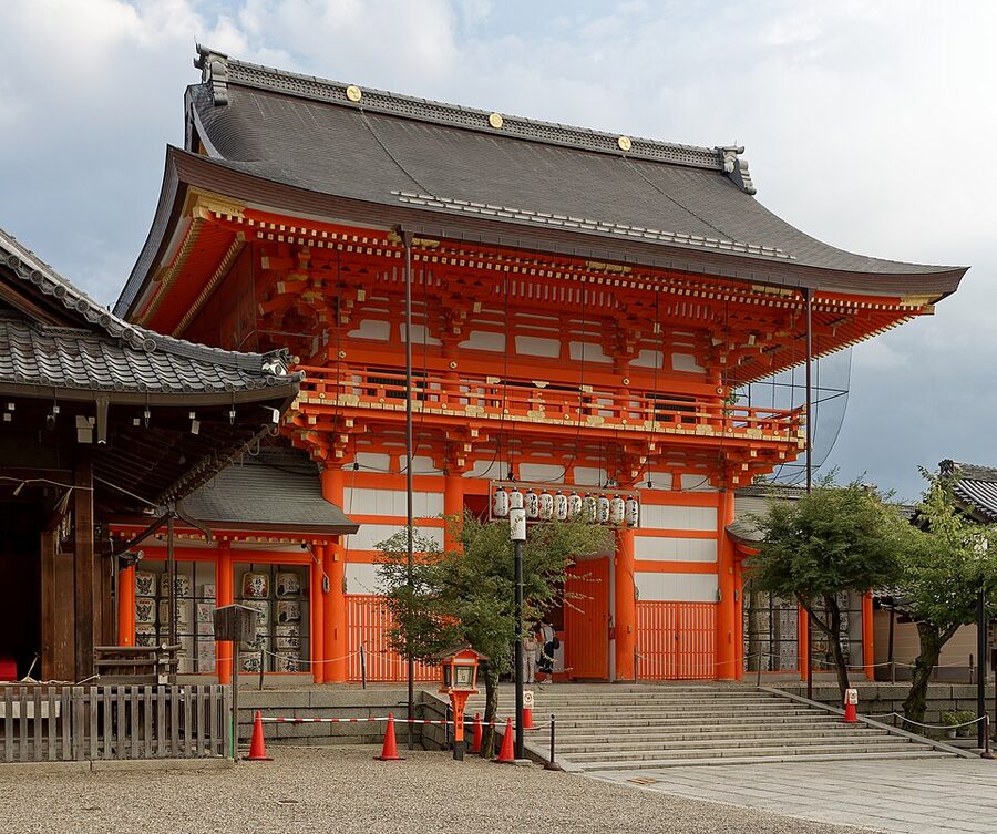 South Tower Gate of Yasaka Shrine Kyoto vermilion lacquered two-storey gatehouse