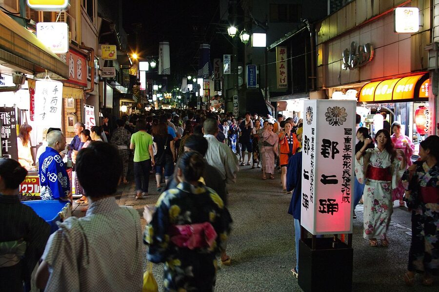 Gujo Odori dancers in yukata performing the all-night dance in Gujo Hachiman, Gifu prefecture