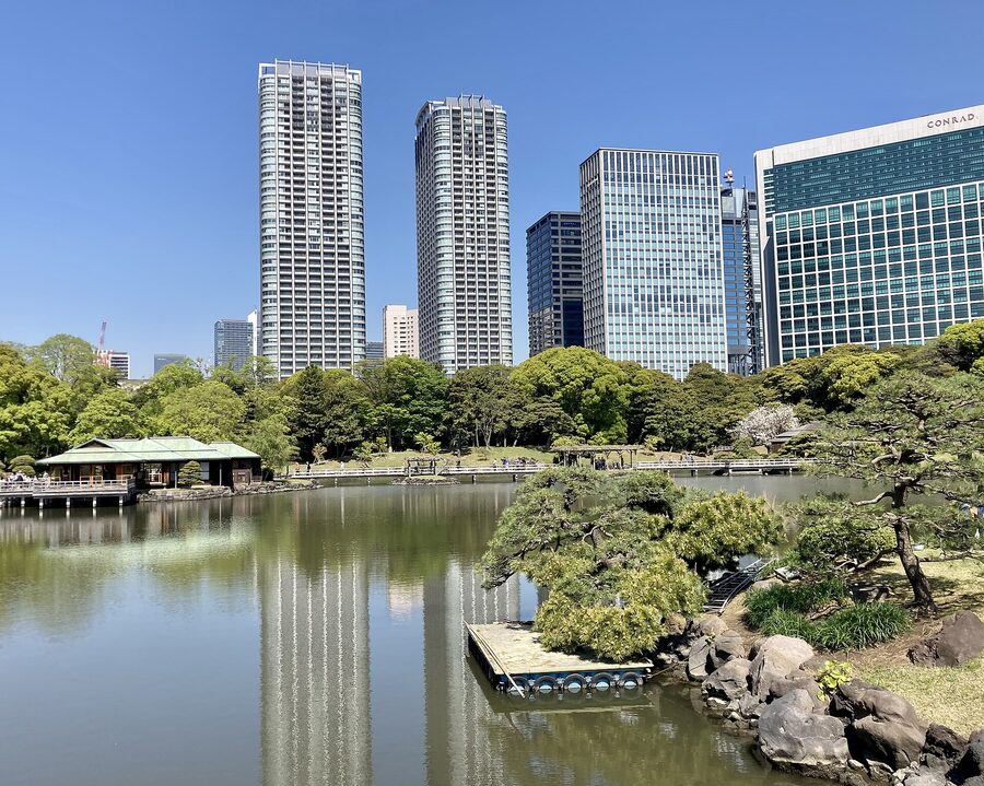 The Shioiri tidal pond at Hama-rikyu fed by Tokyo Bay