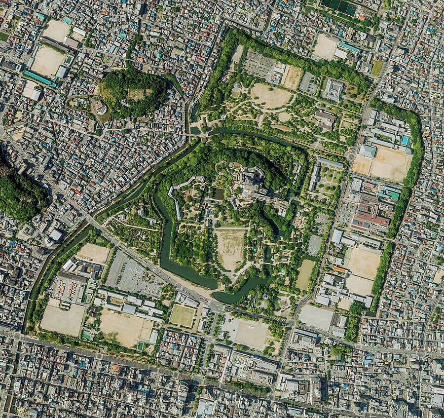 Aerial photograph of Himeji Castle complex showing the 83 buildings and spiral moat layout from above