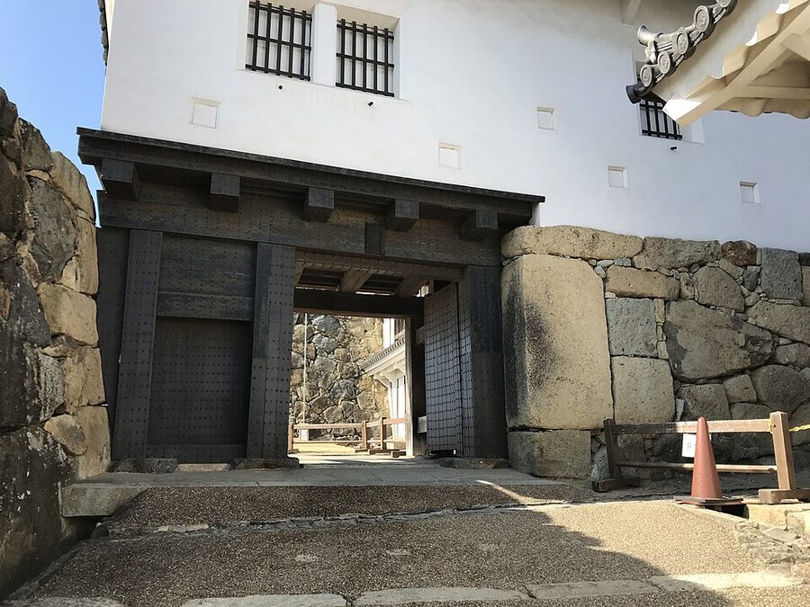 Bizen-mon gate leading into the Bizen bailey at Himeji Castle, named after Ikeda Terumasas home province