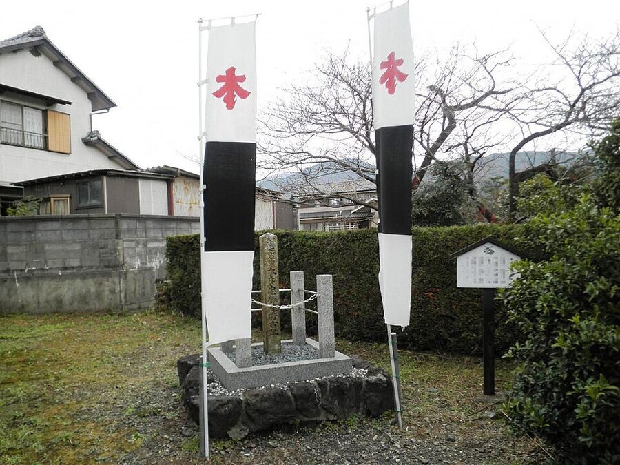 Stone marker at Honda Tadakatsus Sekigahara battle position where he led 500 retainers against the Western Army on 15 September 1600