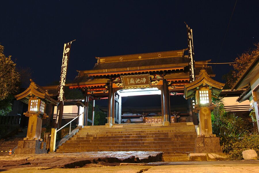 Honmyoji Temple at night in Kumamoto with lanterns along the 176-step approach to Kato Kiyomasa's grave