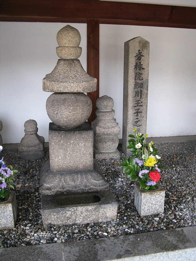 The five-ringed gorinto memorial stone of Hosokawa Gracia at Sozen-ji temple in Osaka close to the site of her 1600 death
