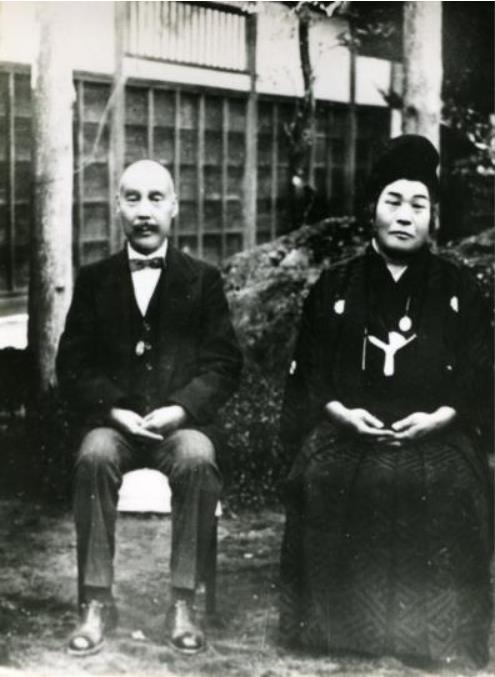 Hou Yanshuang of the Daoyuan with Deguchi Onisaburo on October 5, 1929, after the Mongolia incident
