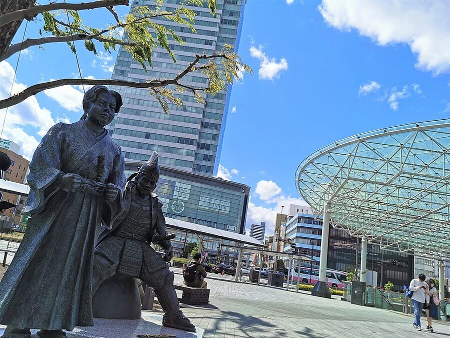 Bronze statue of Imagawa Yoshimoto the Suruga-Totomi-Mikawa lord killed at Okehazama age 42, installed at Shimizu Station Shizuoka Prefecture