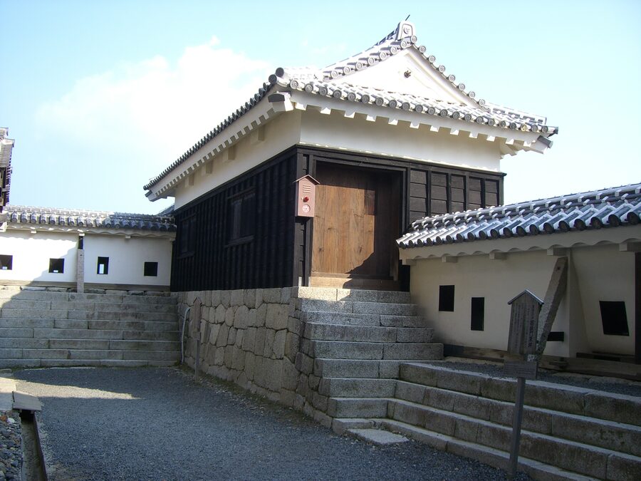 San-no-mon gate and Minami yagura in the hon-maru defence line at Iyo-Matsuyama Castle showing layered kuruwa architecture