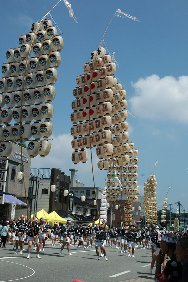 Daytime kanto myogi-kai performer hold Akita