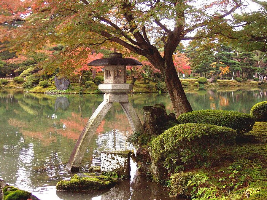 The Kotoji Toro two-legged stone lantern beside Kasumi Pond at Kenrokuen Kanazawa in autumn