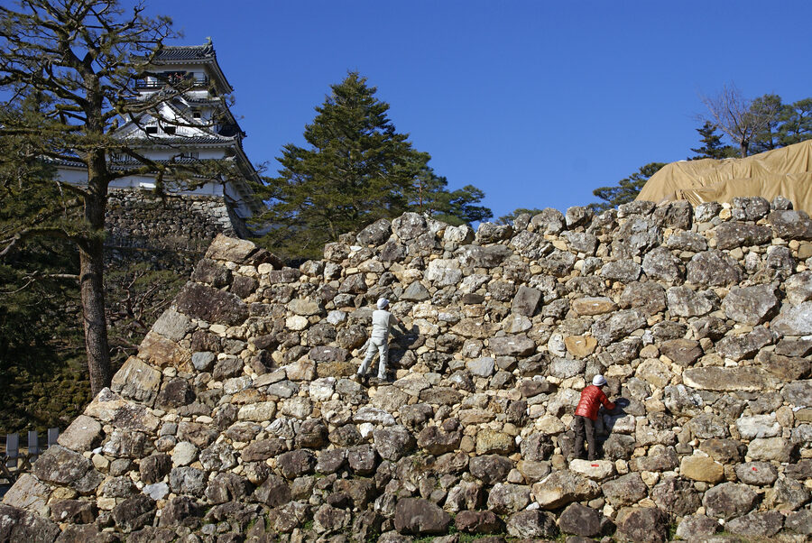 Corner view of the Kochi Castle tenshu showing the distinctive chidori-hafu triangular gables and irimoya-hafu pediment