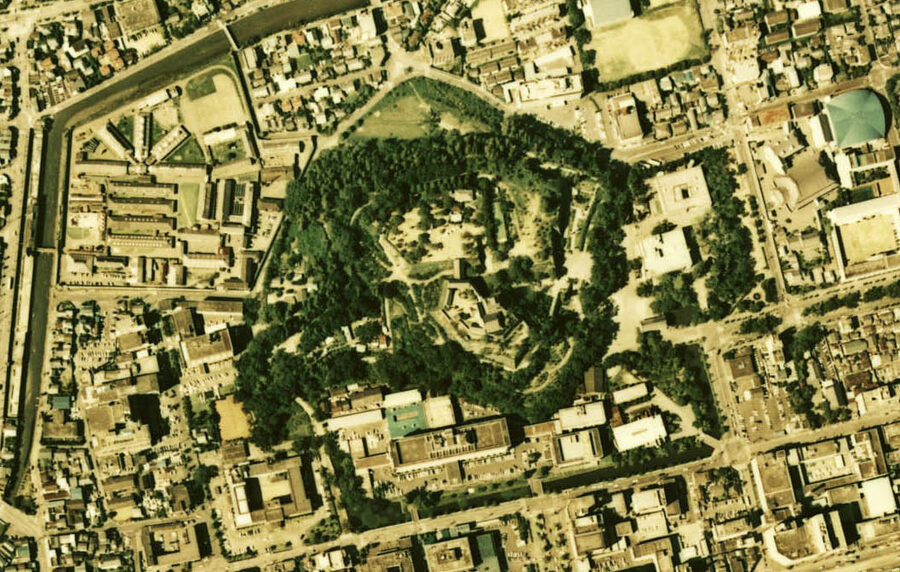 Aerial photograph of Kochi Castle showing the honmaru palace the tenshu and the surrounding Otakasaka hill defensive layout