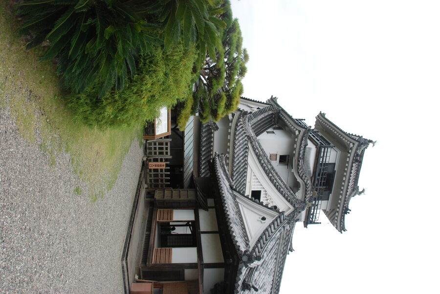 The entrance linking the Kochi Castle honmaru palace to the tenshu keep the only such intact original pairing in Japan