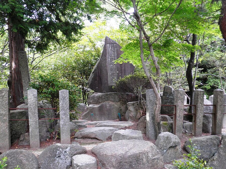 Shonyu-zuka burial mound where Ikeda Shonyu Tsuneoki killed leading the Toyotomi advance force at Nagakute 1584 is buried