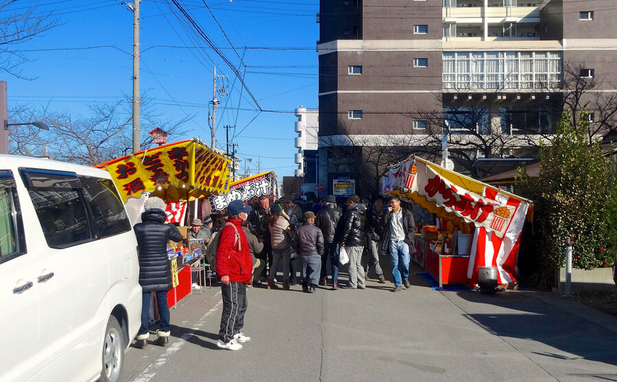 Street food stalls along Owari Okunitama Shrine approach during Konomiya Hadaka Matsuri