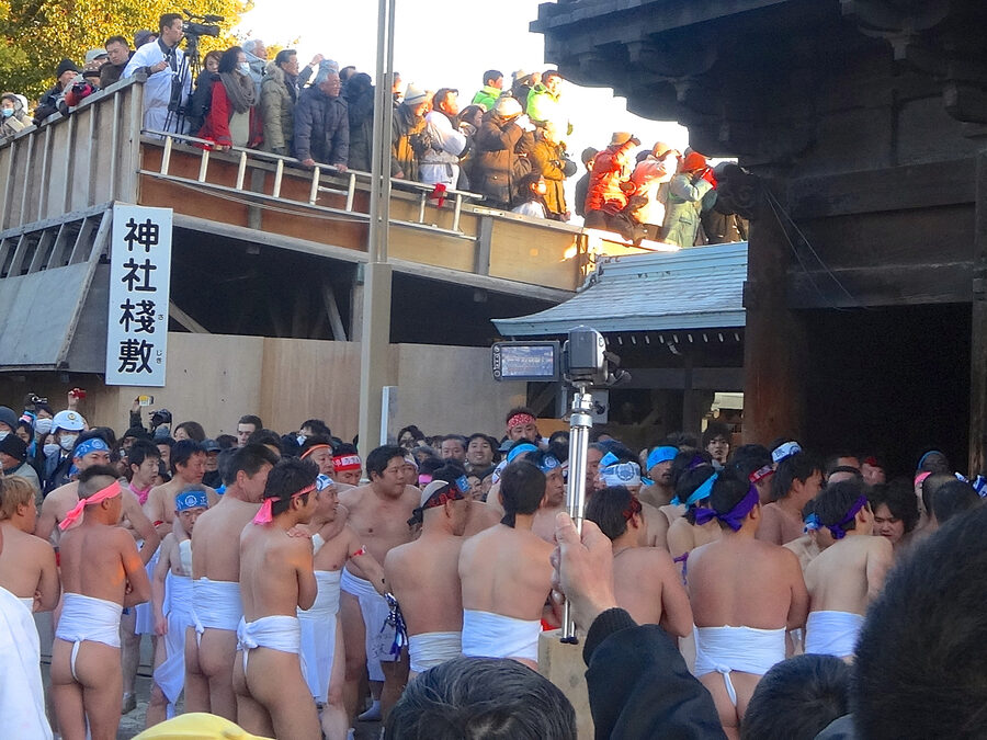 Fundoshi participants gathering at mountain gate to touch shin-otoko at Konomiya Hadaka Matsuri