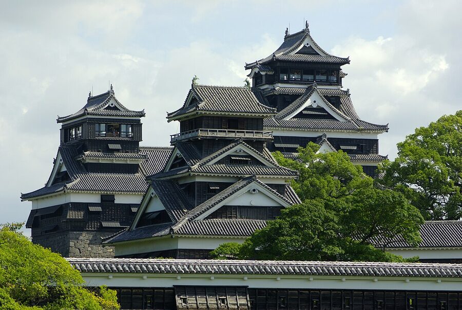 Kumamoto daitenshu kotenshu and Uto Yagura together in the honmaru forming the three-tower silhouette that defines the castle