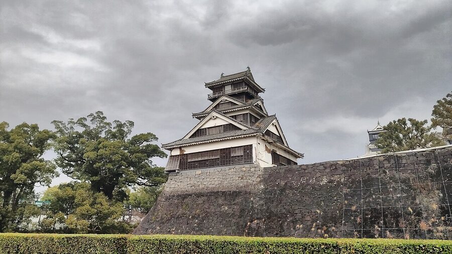 Uto Yagura at Kumamoto Castle seen in daylight, the original 1607 wooden structure that survived 1877 and is one of three original period keeps at the site