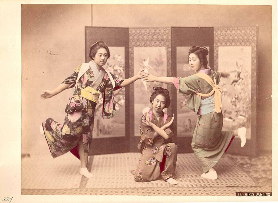Meiji geisha girls dancing Kusakabe Kimbei 1890s