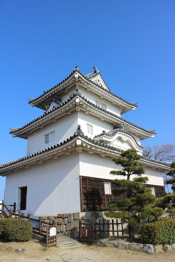 Three-storey tenshu of Marugame Castle on its stone foundation, Kagawa
