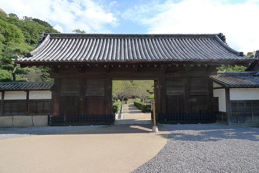 The Ote Ichi-no-mon gate of Marugame Castle, built around 1670