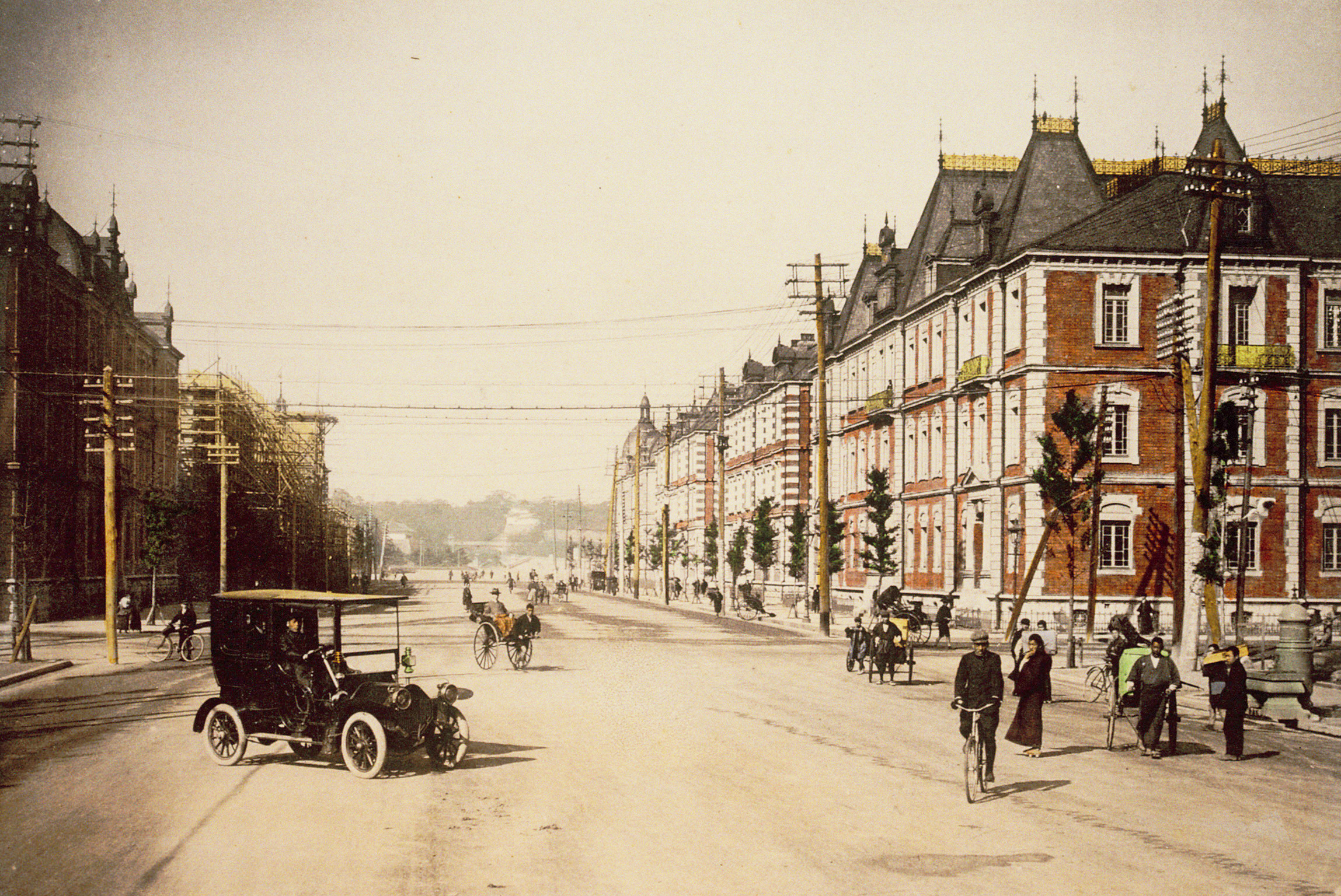 Black-and-white photograph of Marunouchi office district Tokyo around 1920