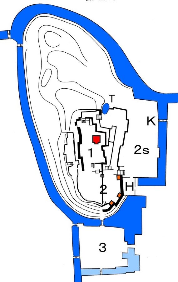Ground plan diagram of Matsue Castle showing keep, turrets, and moats