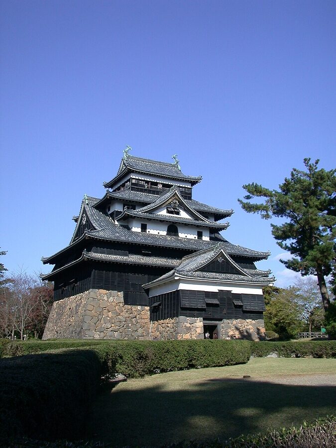 Chidori-hafu gables stacked on the Matsue Castle tenshu