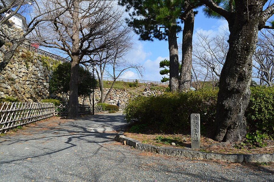 Hamamatsu Castle main bailey honmaru where Tokugawa Ieyasu fled after Mikatagahara defeat in 1573