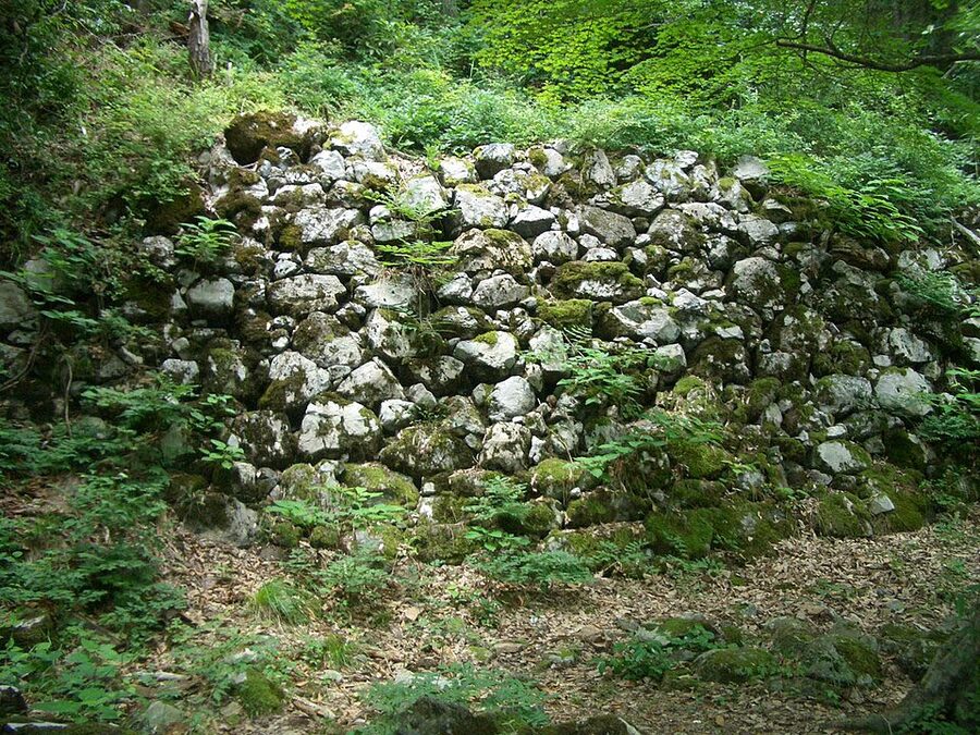 Original 16th-century stone wall section at the Odani Castle ruins showing Azai era stonework preserved on the mountain