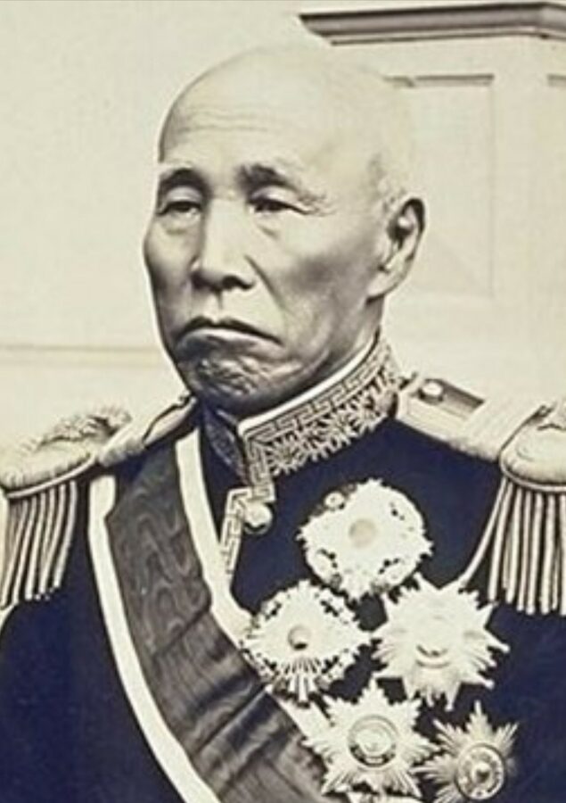 Formal portrait photograph of Okuma Shigenobu