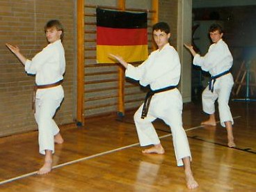 Synchronized team kata at Renbukan dojo, 1981