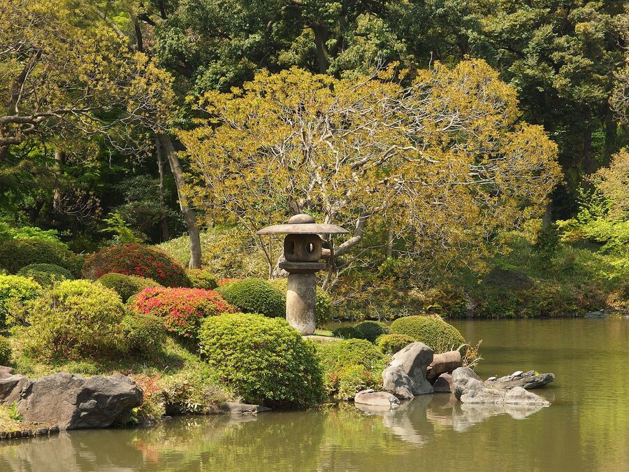 Spring view of a stone bridge in Rikugien Komagome