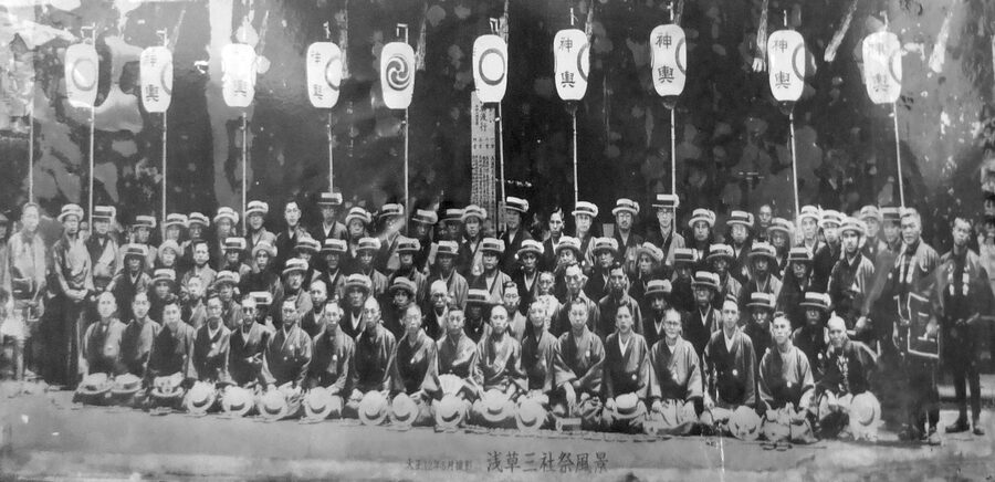 Black-and-white group photograph of Sanja Matsuri participants from 1923