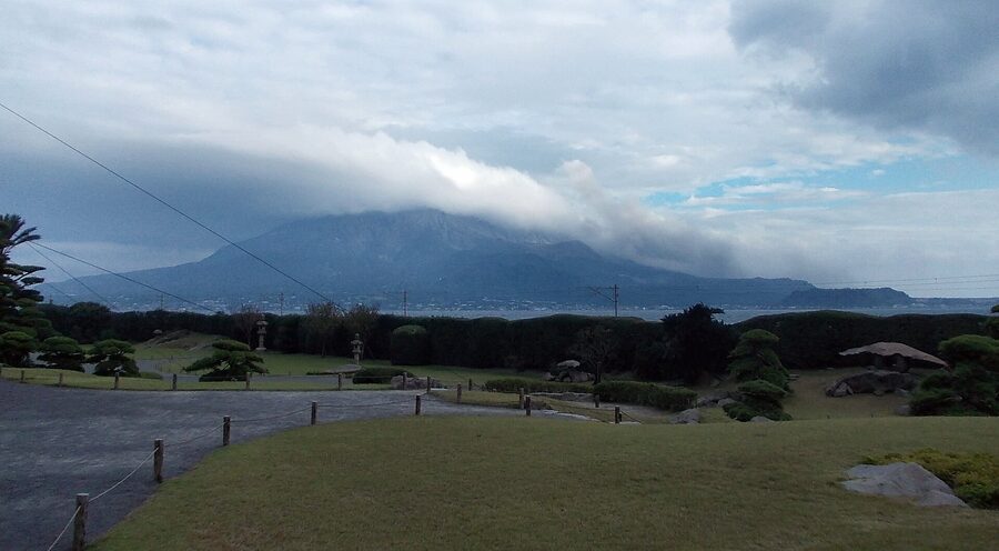 Pavilion overlooking the Sengan-en pond Shimazu villa garden