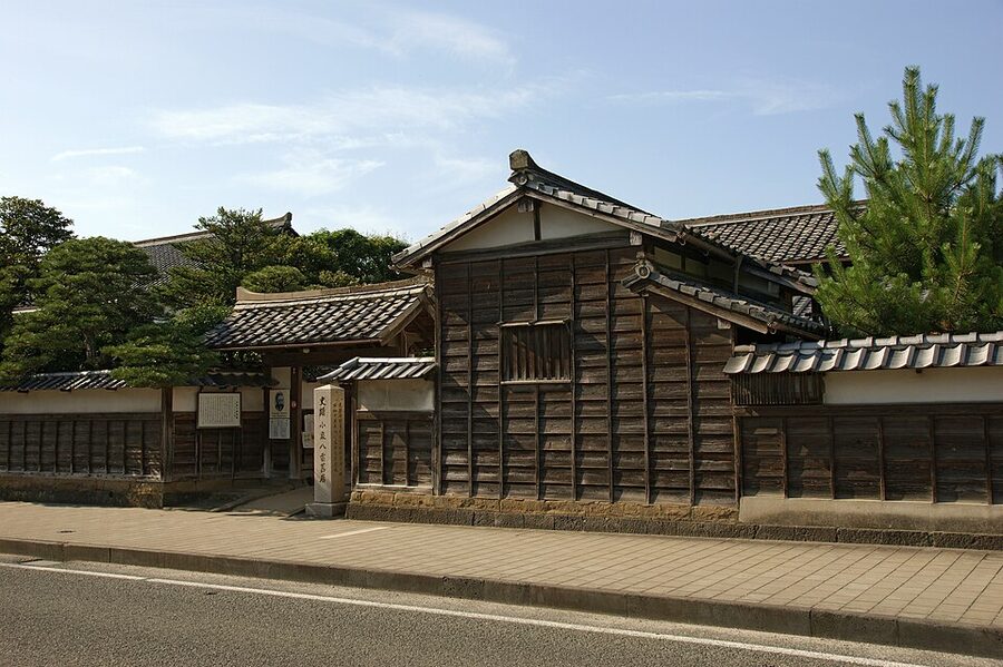 Shiominawate street along the inner moat with samurai residence walls