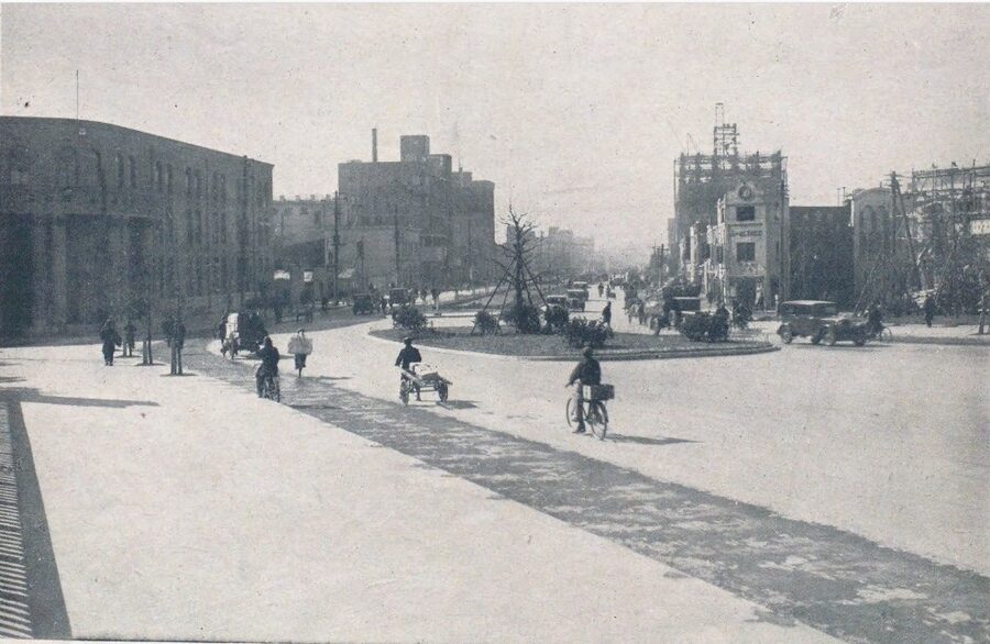 Black-and-white photograph of the wide Showa-dori boulevard in Tokyo built after the 1923 Kanto earthquake