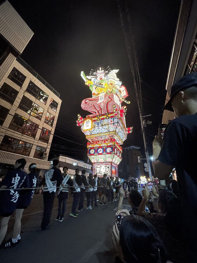 A Goshogawara Tachineputa: vertical floats that climb roughly 22 metres, the tallest of the three Tsugaru festivals.